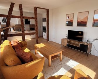 Historical charm interpreted in a modern way. Visit our HofQuartier! - Kalbe - Huiskamer