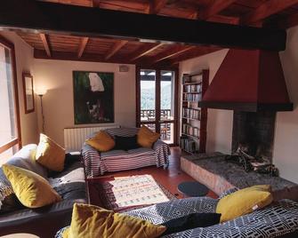 Can Jou - Sant Ferriol - Wohnzimmer