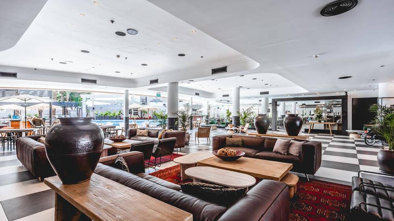 בי הוטל של מלונות ג'ייקוב