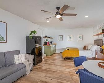 Beautiful Sequoia Hideout // Modern with Views!! - Three Rivers - Schlafzimmer