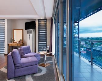 The Hub Hotel - Yangon - Balcony