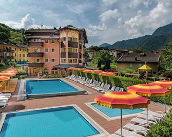 Family Hotel Adriana - פייבה די לדרו - בריכה