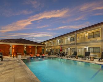 Best Western San Isidro Inn - Laredo - Piscina
