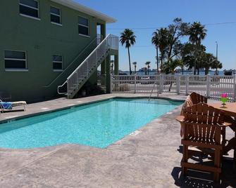 Never ending summer on Florida's Gulf Coast! - Gulfport - Pool