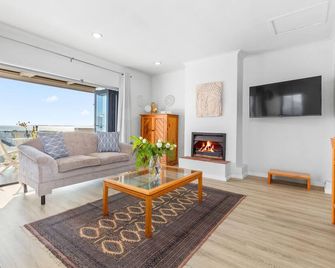 19 Ascension - Hout Bay - Living room