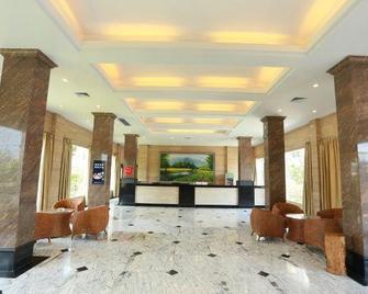 Longtian Hostel - Foshan - Front desk