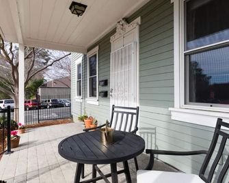 Charming 2-bedroom apartment in tranquil Vallejo with WiFi - Vallejo - Balcony