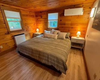 Red Cedar Haven in Sidney - Augusta - Schlafzimmer