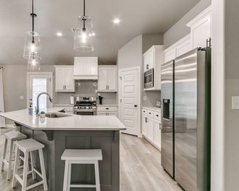 Family-Friendly Comfort in the Heart of Yukon - Yukon - Cocina