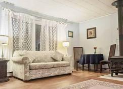 Cozy family cottage in the forest - Eagle Lake - Living room