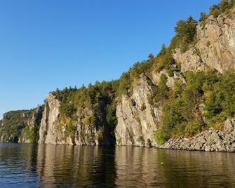 Cottage #3: Pristine Waterfront! Cottages on the edge of Bon Echo - Cloyne