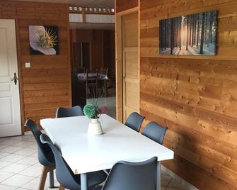 Nature cottage, hot tub, sauna and billiards. Dogs accepted - Ban-sur-Meurthe-Clefcy - ห้องอาหาร