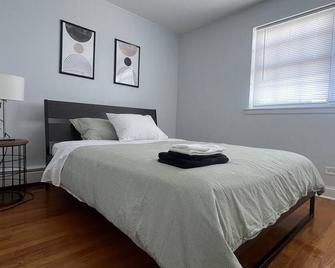 Minutes from O’Hare! - Des Plaines - Bedroom