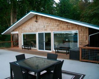 Charming Cottage With A Grand View Overlooking Puget Sound And Cascade Mountains - Bainbridge Island - Patio