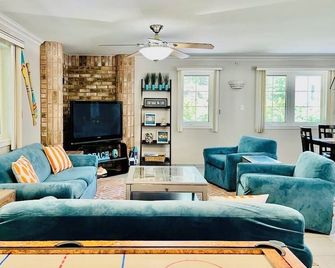 Gorgian Bay cottage for rent in Tiny - Penetanguishene - Living room