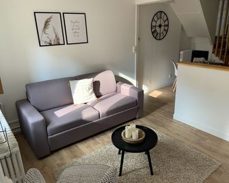 \'L'escapade\' House Downtown Saumur With Terrace - Saumur - Ruang tamu
