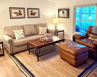 Updated home in Thomson near lake and boat ramp - Thomson - Sala de estar