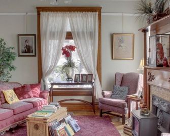 Garden House Bed and Breakfast - Hannibal - Olohuone