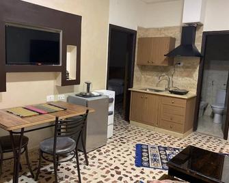 Mesha Stele Hotel Suites - Madaba - Kitchen