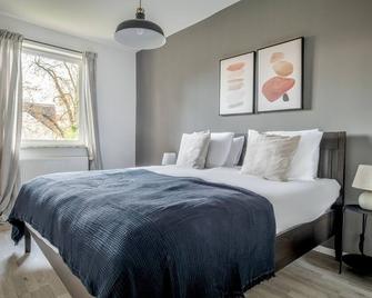 Great Steglitz 2BR, Fully Furnished & Equipped, by Blueground - Berlin - Schlafzimmer