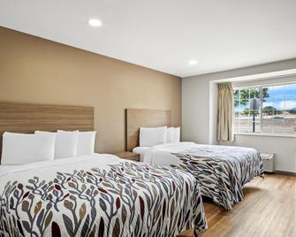 Red Roof Inn & Suites Euless - DFW Airport Southwest - Euless - Спальня