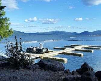 Premiere Family-Friendly Lakeside Cabin, Beautiful Views, Free Dock & Boat Slip - Westwood - Playa