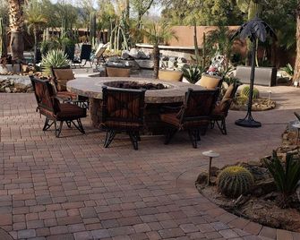 Private entrance looking onto Oasis - Cave Creek - Patio