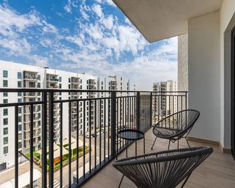 Maison Privee - Chic Apt on Yas Island cls to ALL Main Attractions - Abu Dhabi - Balcony