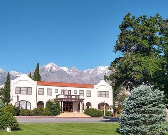 Winnedumah Hotel - Independence - Toà nhà