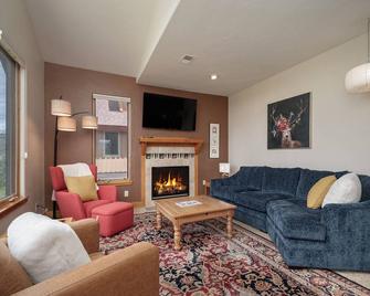 Private 3 bedroom home, mt views and pet friendly - Tabernash - Living room