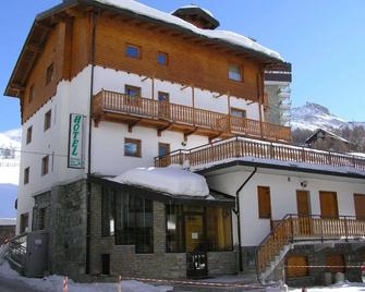 Hotel Chateau des Dames - Breuil-Cervinia - Building