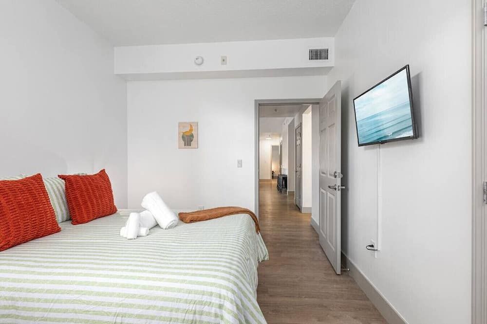 The Tar Heel - Stylish 4BR with City Views - Free Parking - Gym - Charlotte - Habitación