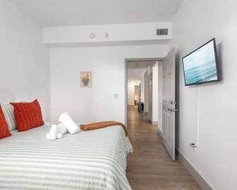 The Tar Heel - Stylish 4BR with City Views - Free Parking - Gym - Charlotte - Bedroom