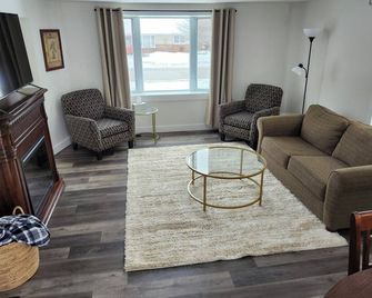 Getaway by the bay - Owen Sound - Вітальня