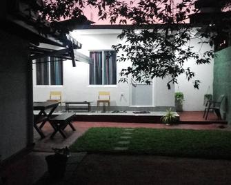 Araliyawhitehouse in negombo city - Negombo - Innenhof