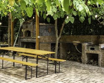 Villa Sara sull'etna con Piscina - Viagrande - Patio