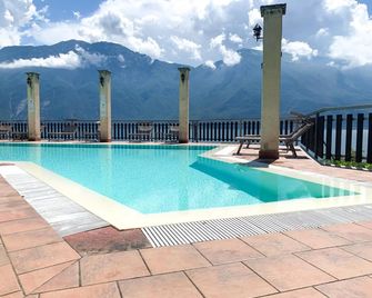 Hotel Castell - Limone sul Garda - Pool