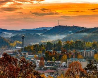 The Bear Hug - Deer Ridge Mountain Resort E107 - Gatlinburg - Building