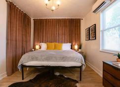 Oakdale Suites - Master Property - Medford - Bedroom
