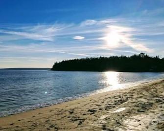 3 bedroom beach house with hot tub and spectacular view - Hubbards