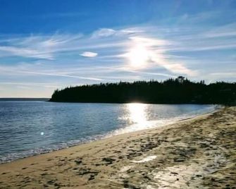 3 bedroom beach house with hot tub and spectacular view - Hubbards - Beach