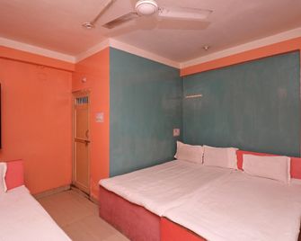 Spot On 40108 Vrindavan Rest House - Bhāgalpur - Bedroom
