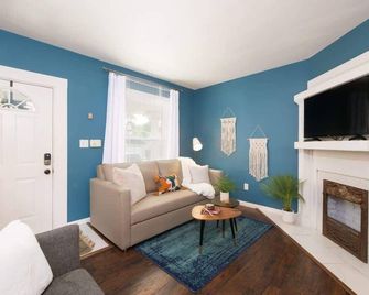 Historic Home in Ohio City Near W25! - Cleveland - Living room