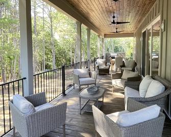 Lakefront-Lakeview-Steps To The Water-Tim's Ford Lake Luxury Home & Dock - Winchester - Balcón