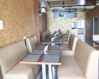 Hotel Bablu Yadav - Maisaram - Restaurante