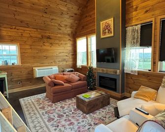 Christmas Cottage In The Countryside of Corning - Corning - Wohnzimmer
