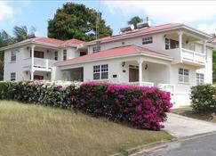 Lynly Manor - ~ A ~ Great Barbados vacation destination - Mullins - Building