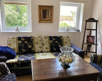 Historic Coach House Is Looking Forward To Two And Four-Legged Friends - Coppenbrügge - Sala de estar