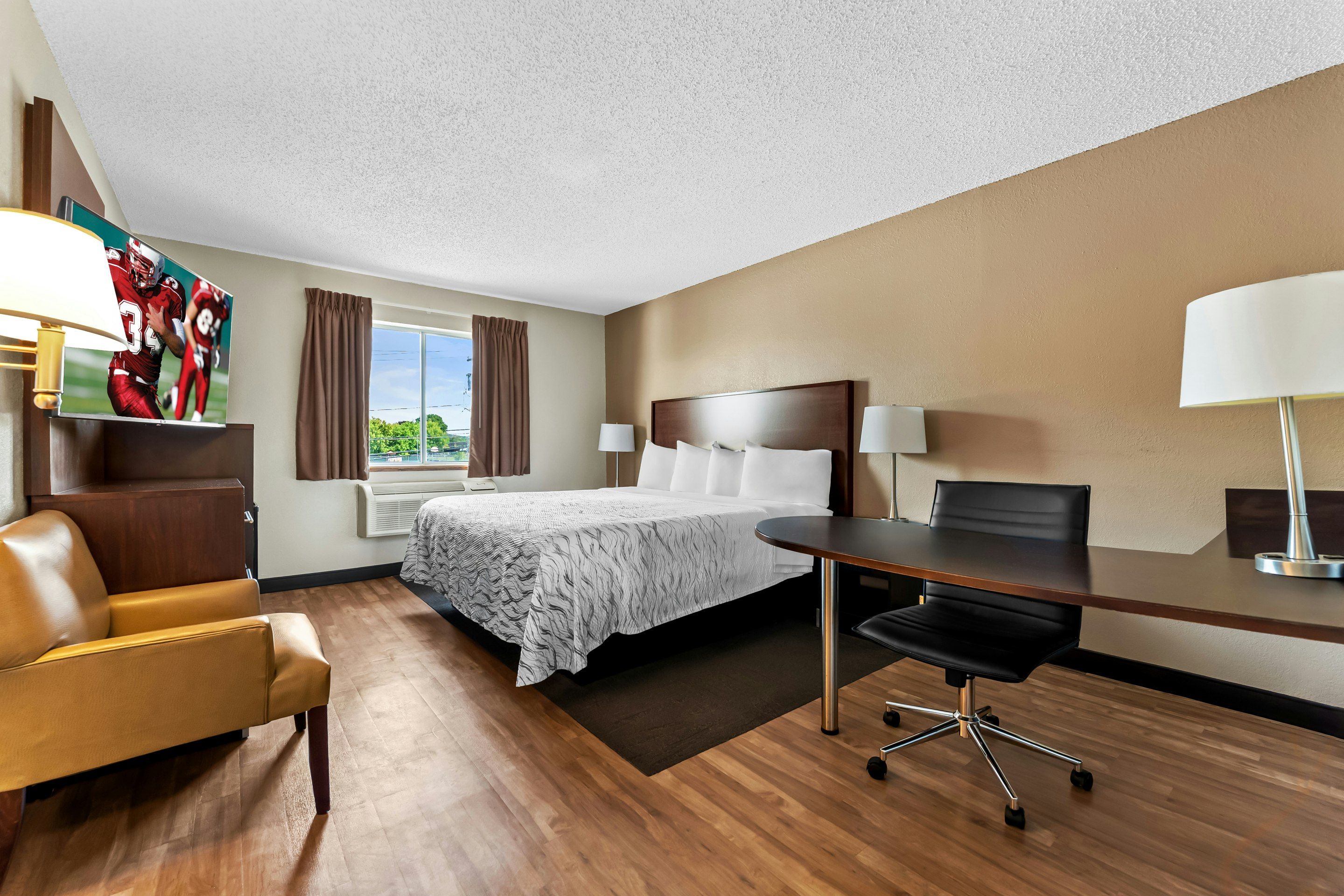 Red Roof Inn Plus+ & Suites Malone - Malone - Slaapkamer