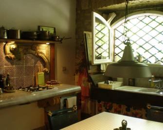 Nature and Culture in the Masseria. Nearby Piazza Armerina, Caltagirone - Mazzarino - Cocina